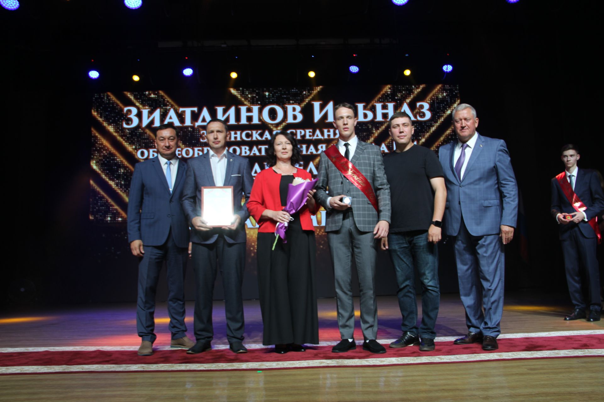 Яркие кадры с Выпускного в Заинске