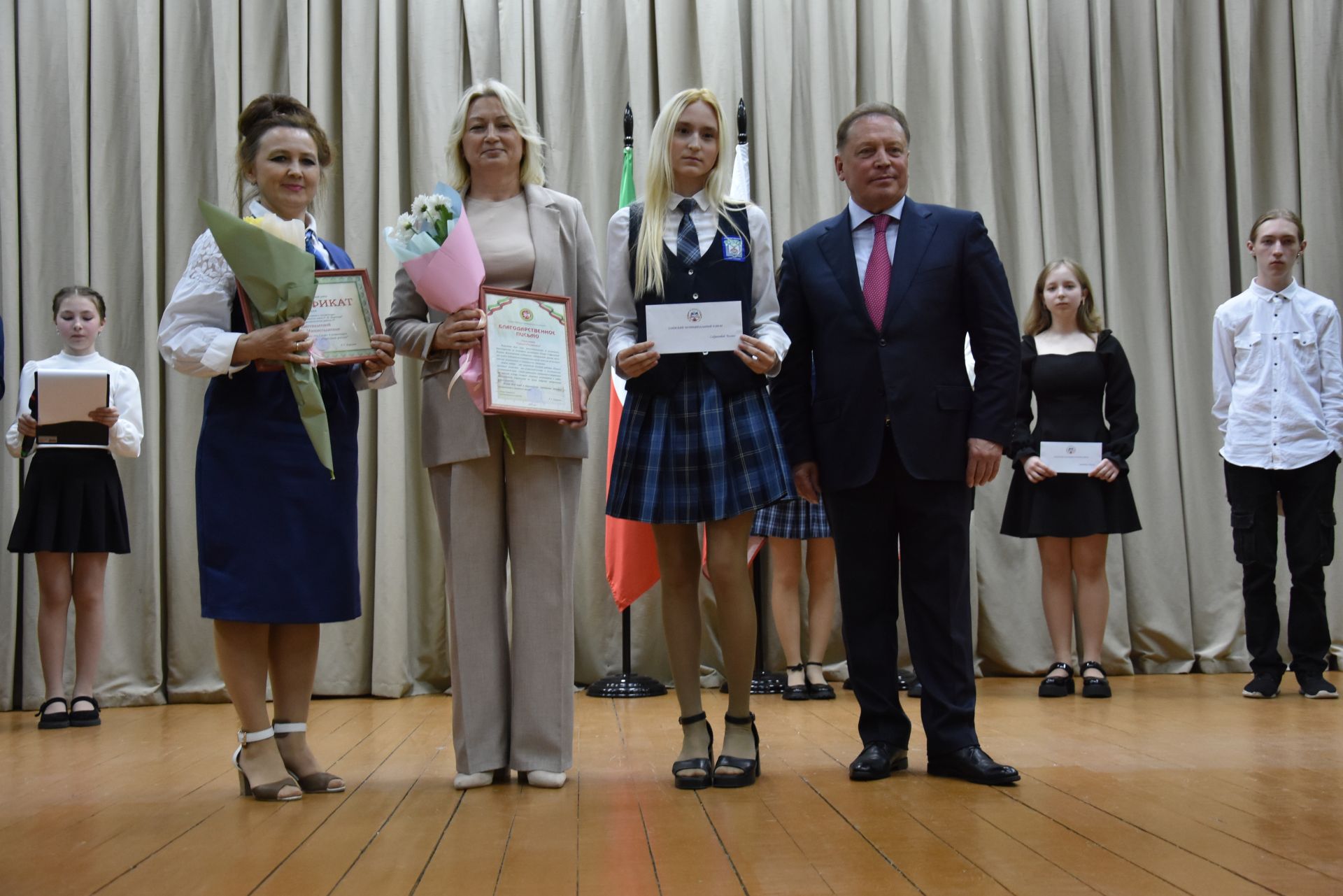 Талантлылар грантлар алды