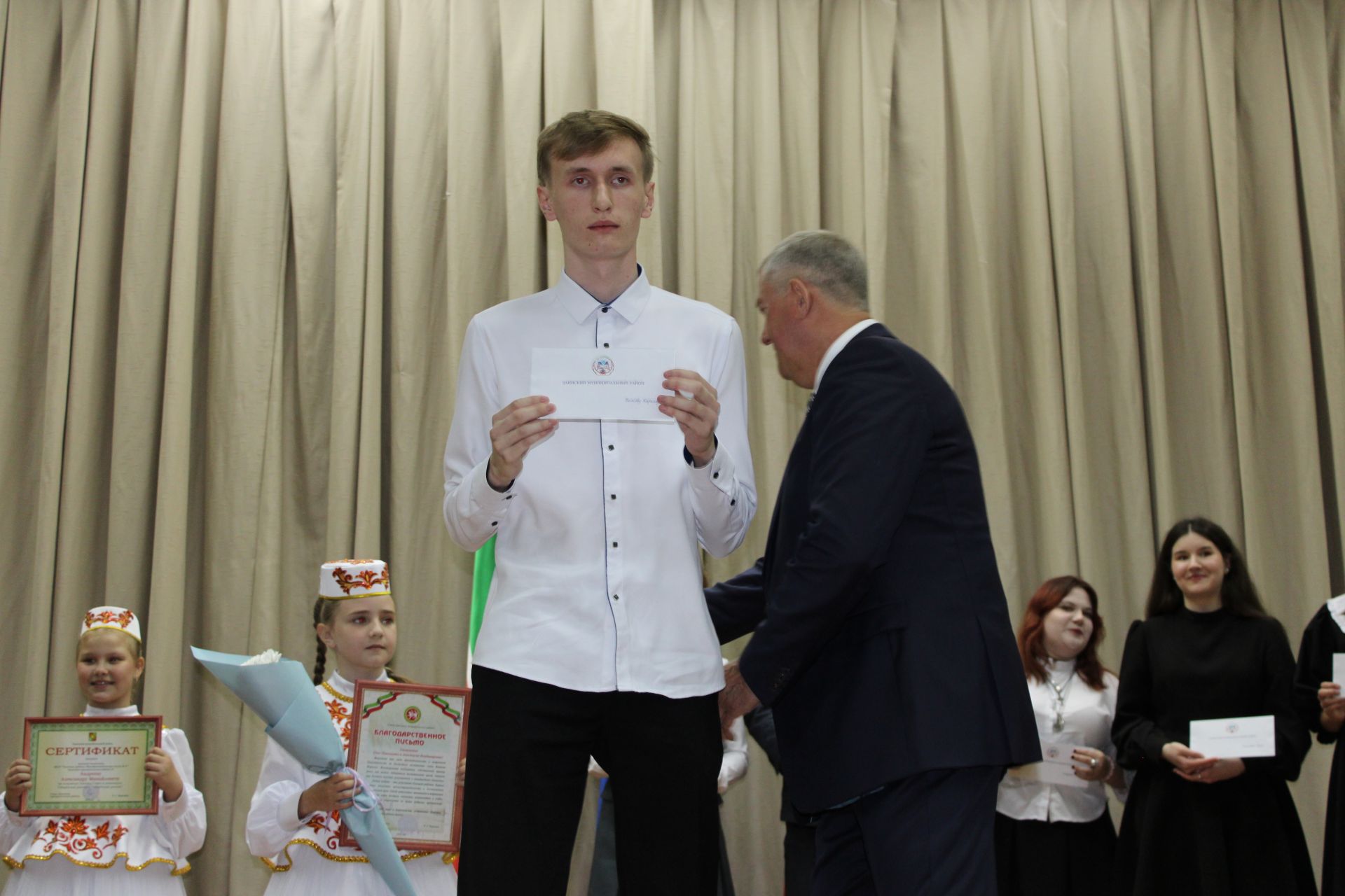 Талантлылар грантлар алды