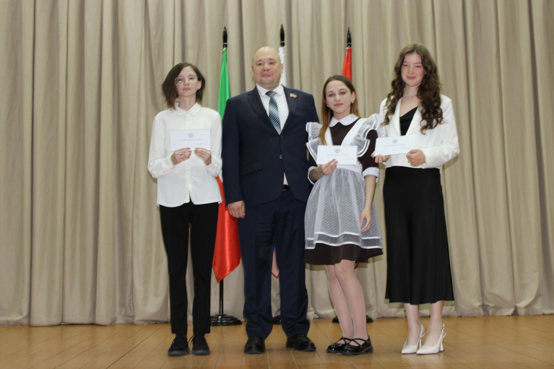 Талантлылар грантлар алды