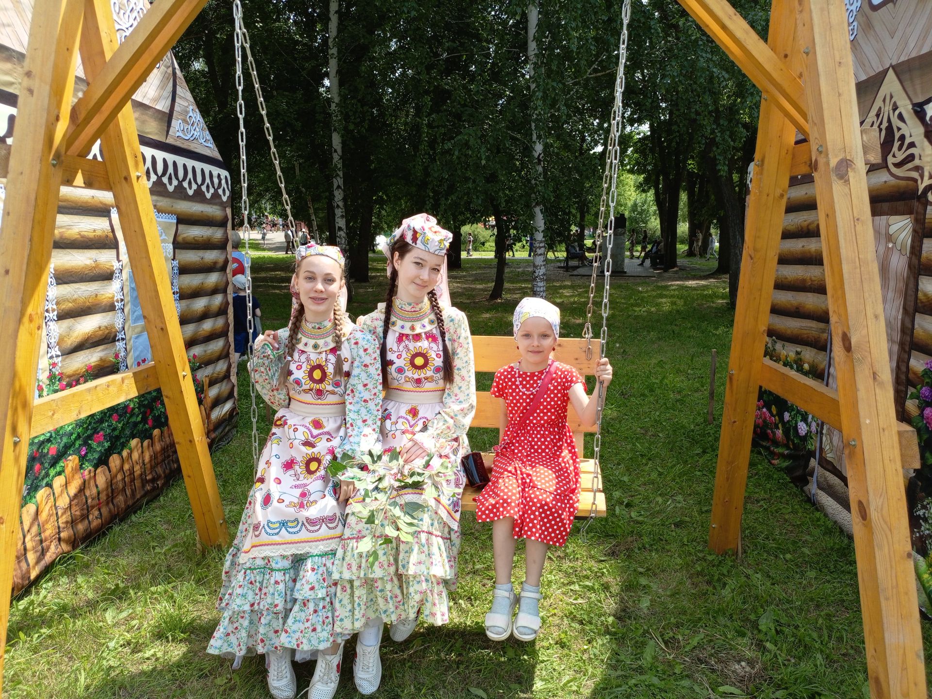 Төрле мәйданчыкларда – кунакчыллык