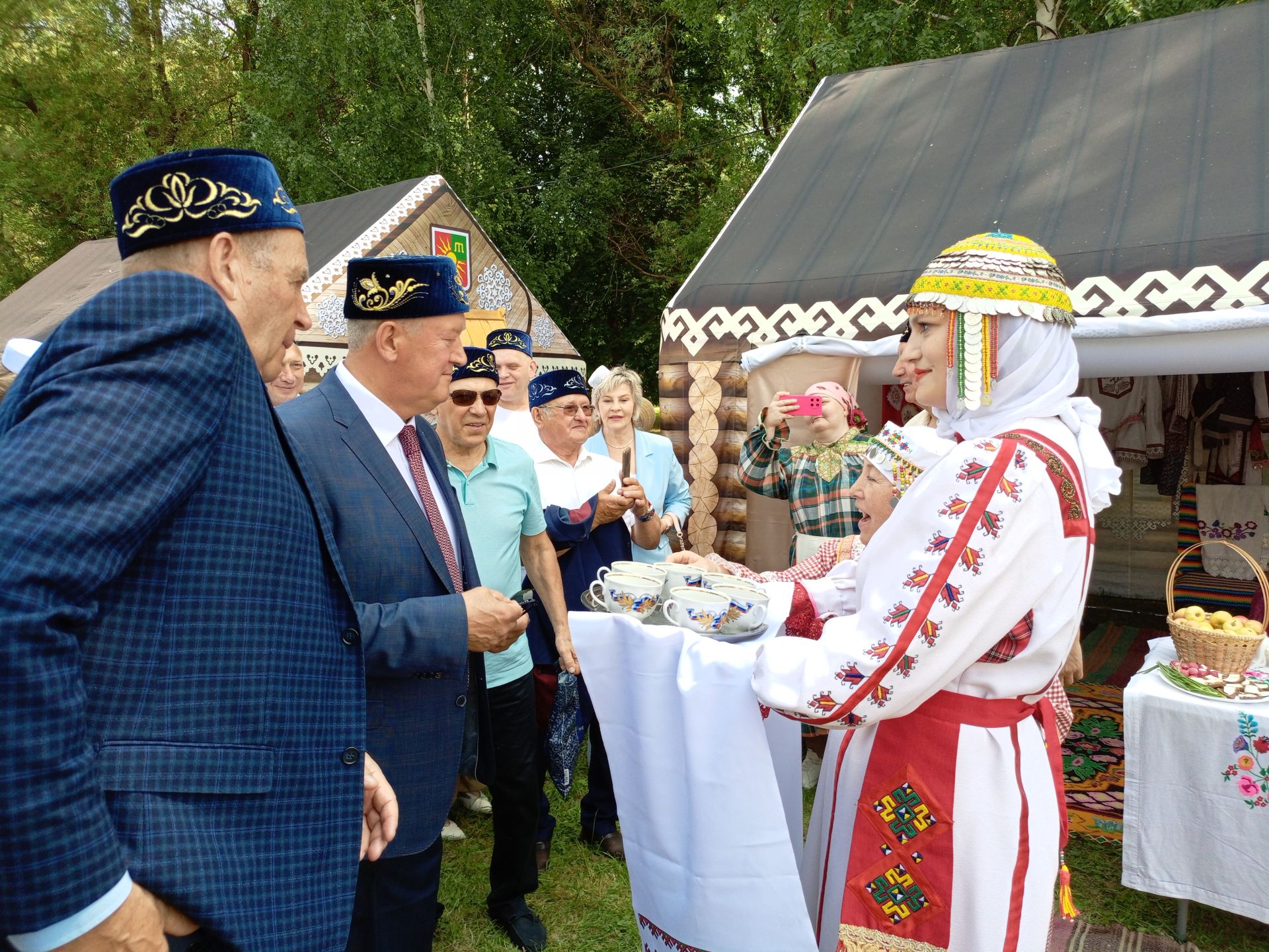 Төрле мәйданчыкларда – кунакчыллык