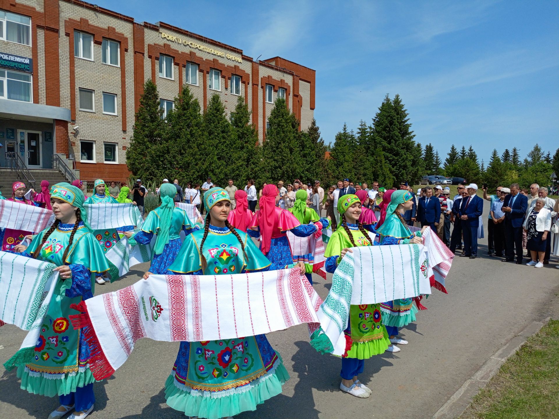 Төрле мәйданчыкларда – кунакчыллык