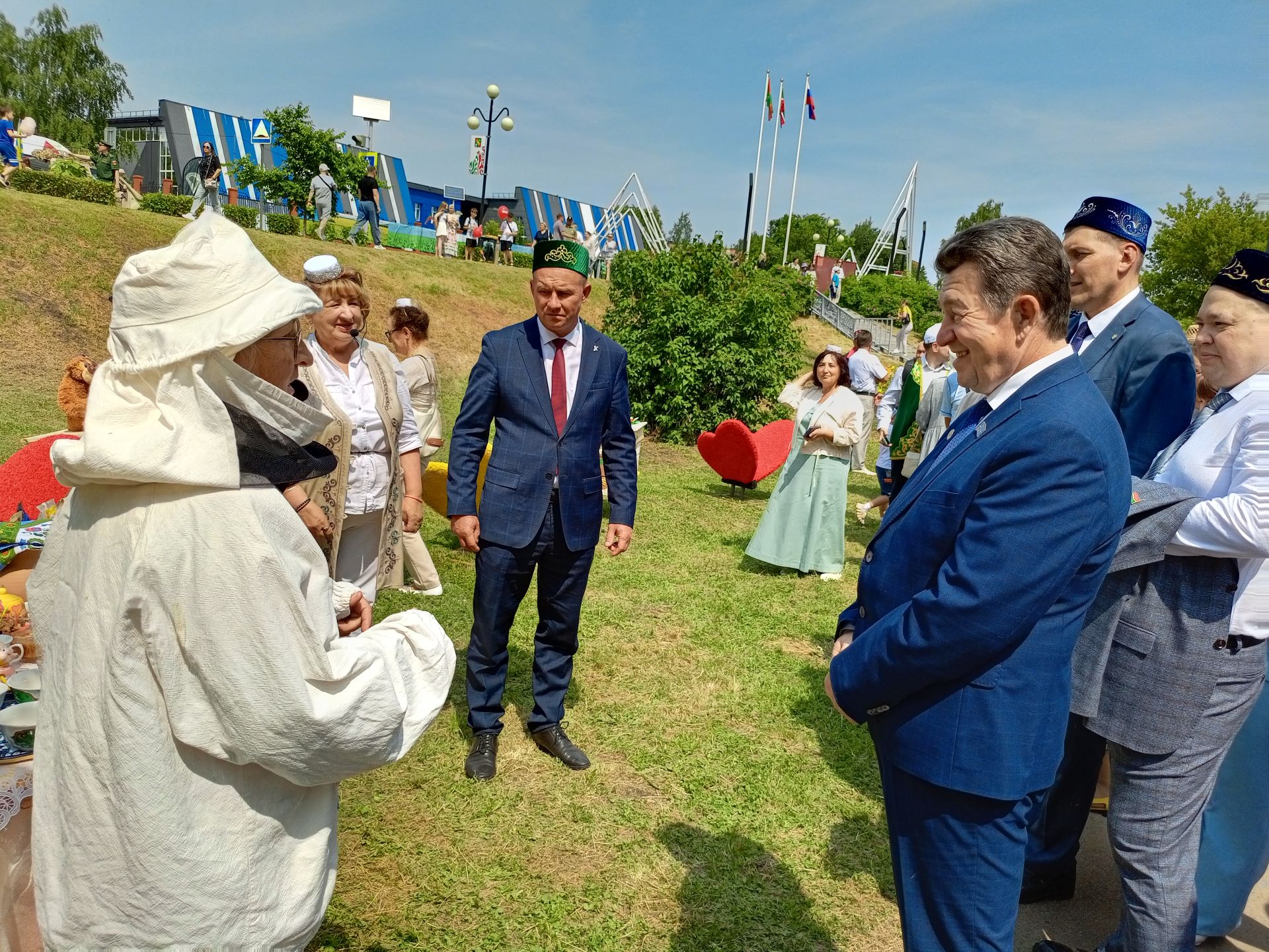 Төрле мәйданчыкларда – кунакчыллык