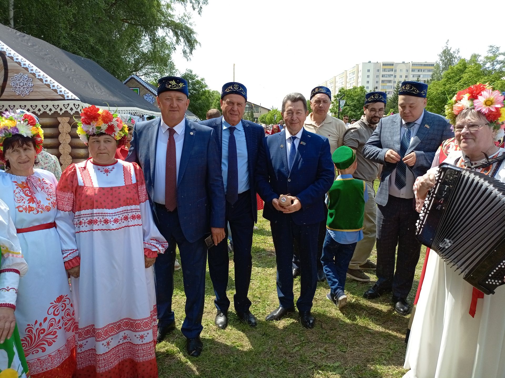 Төрле мәйданчыкларда – кунакчыллык