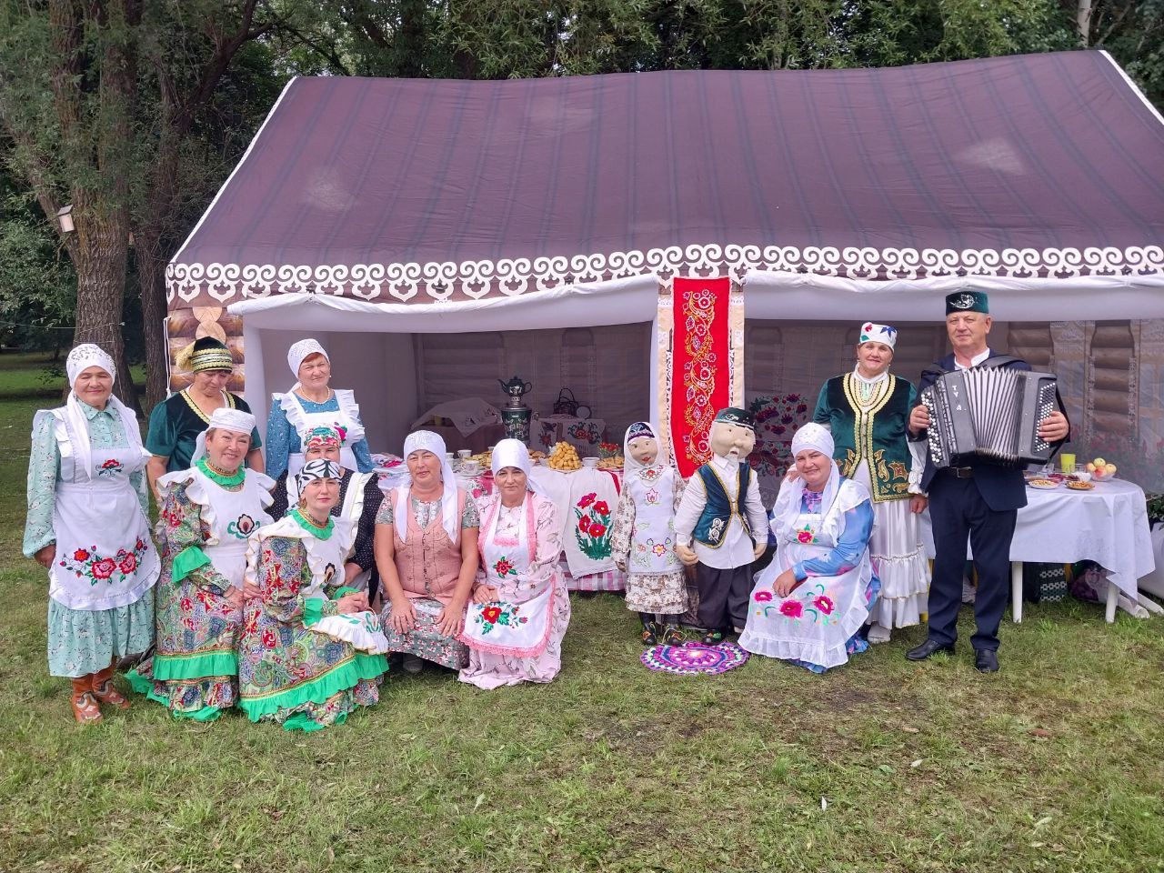 В Заинске активные участники программы «Наш двор» получили благодарственные письма