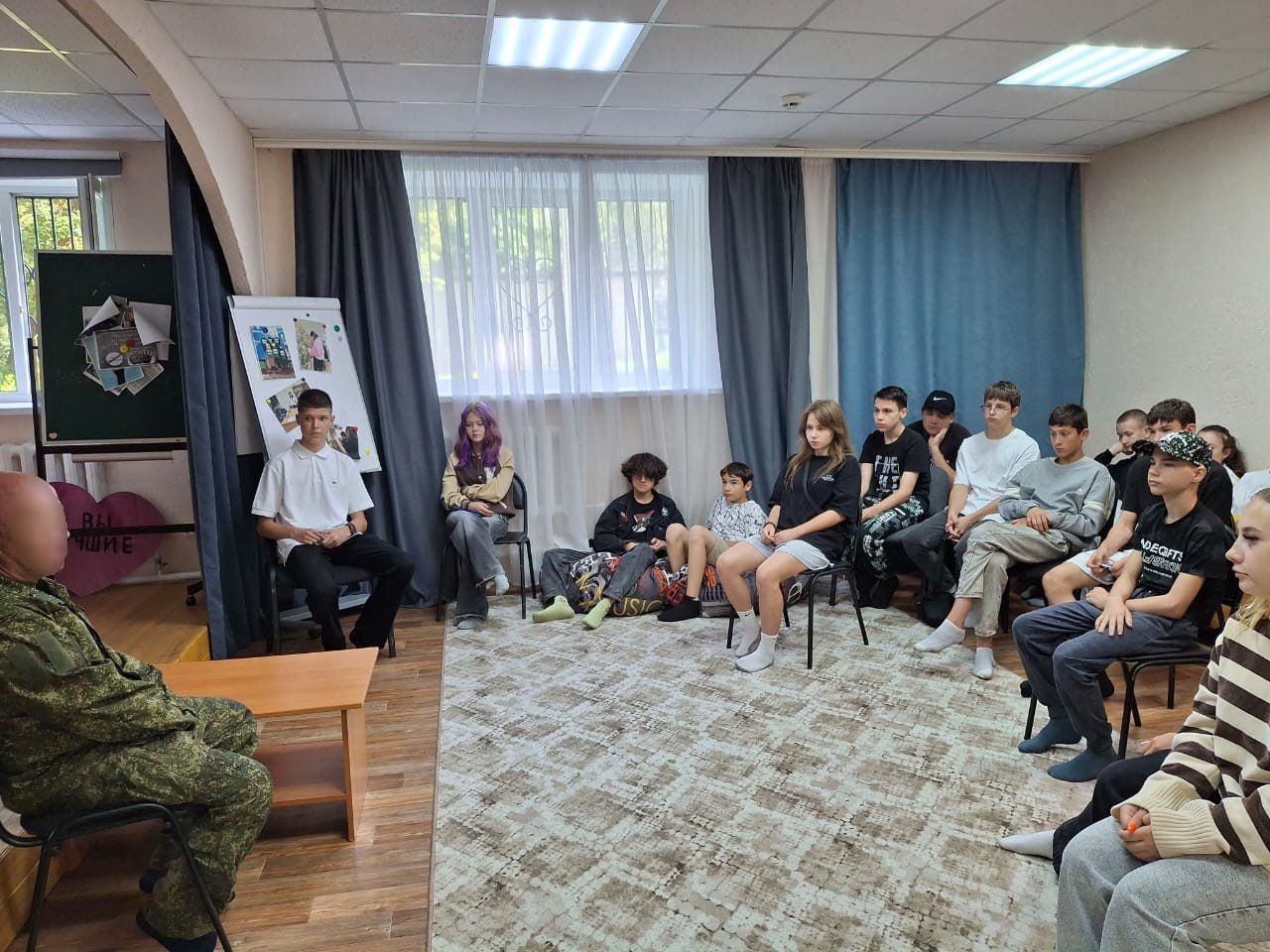 Батырлык ордены белән бүләкләнгән Зәй хәрбие яшүсмерләр белән очрашты