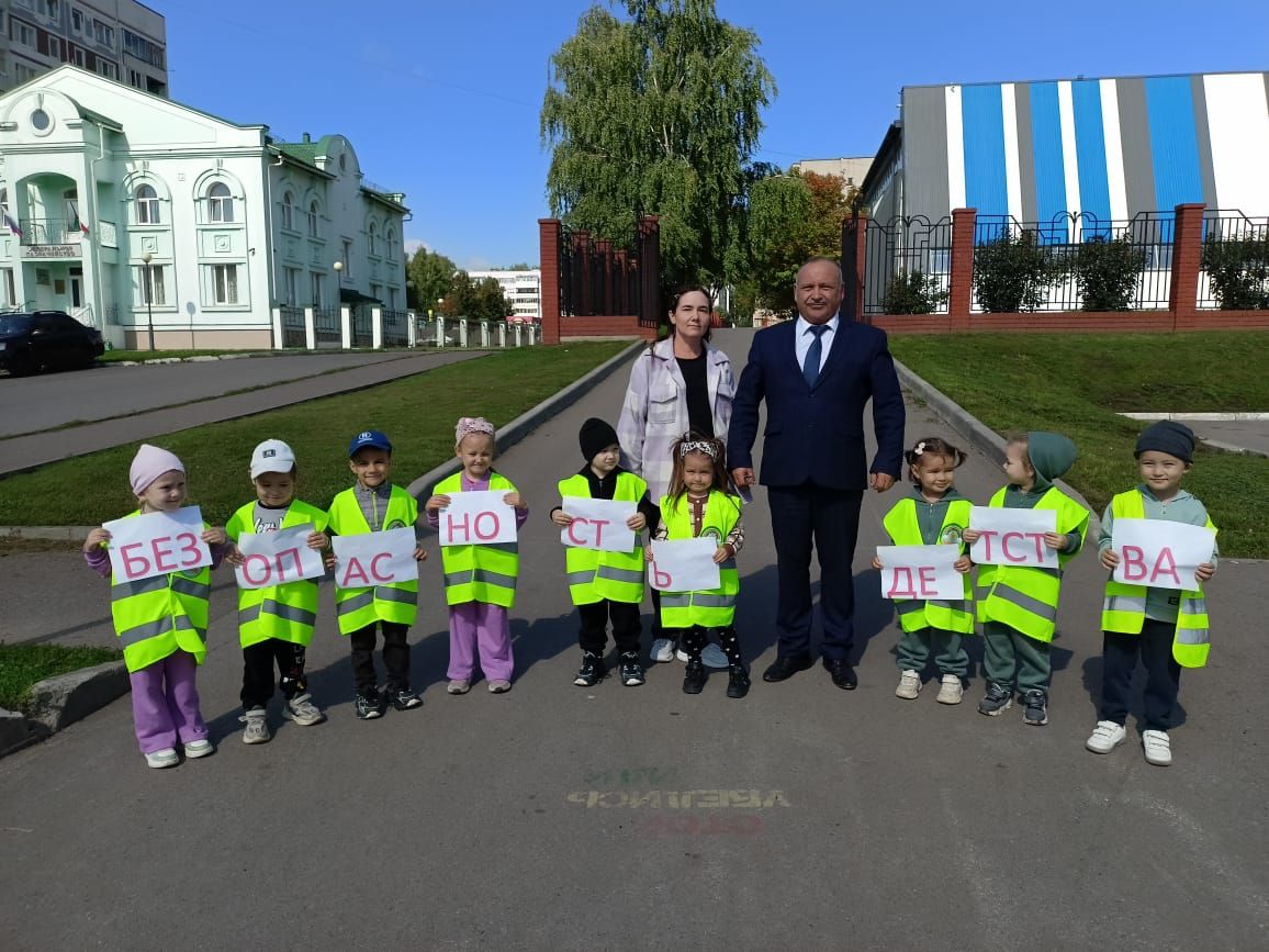 Маленькие помощники — за большие правила: Воспитанники детского сада «Радуга» напомнили водителям о безопасности
