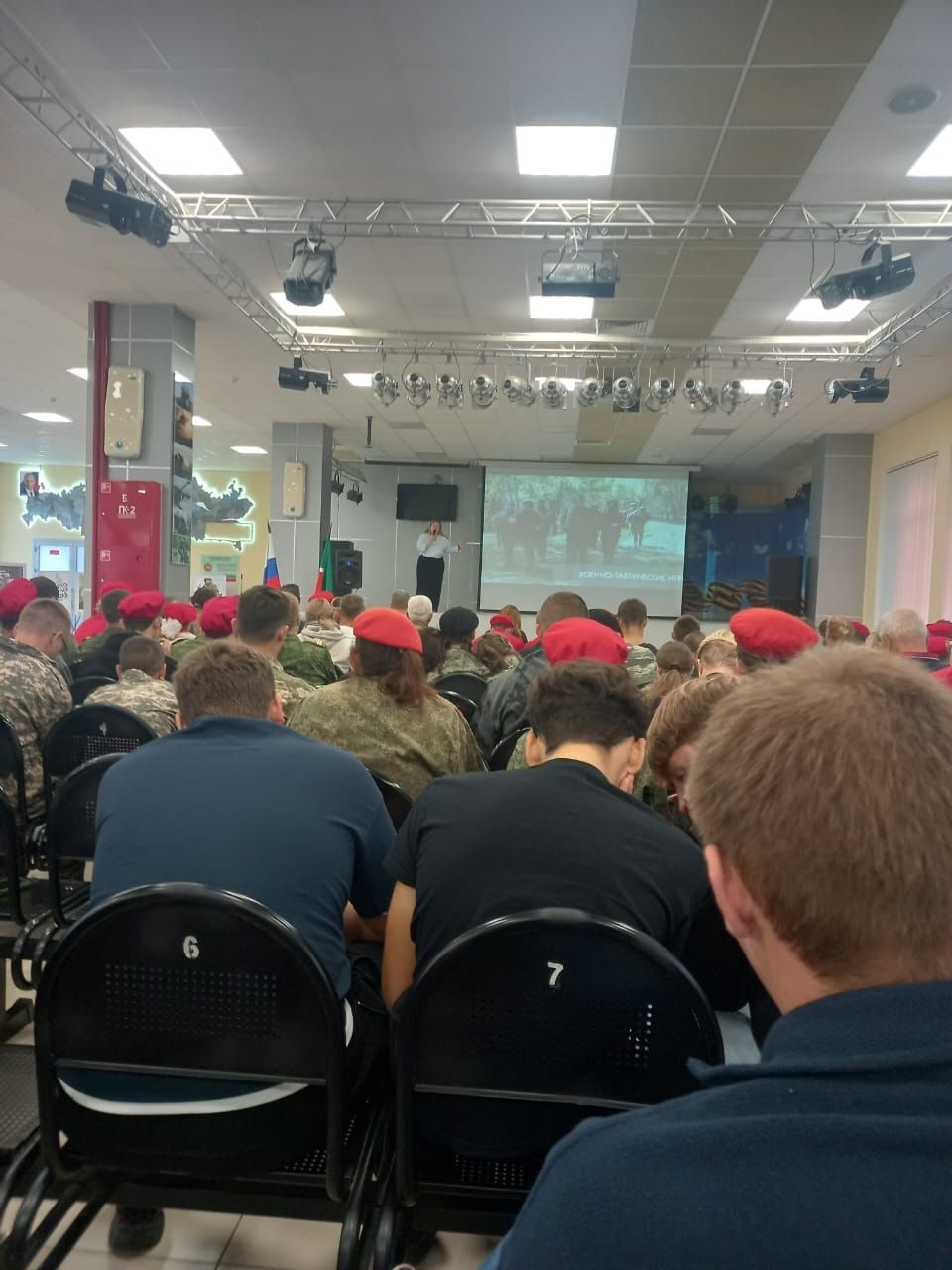 Зәй укучылары Казанда хәрби-патриотик республика слетында катнаша