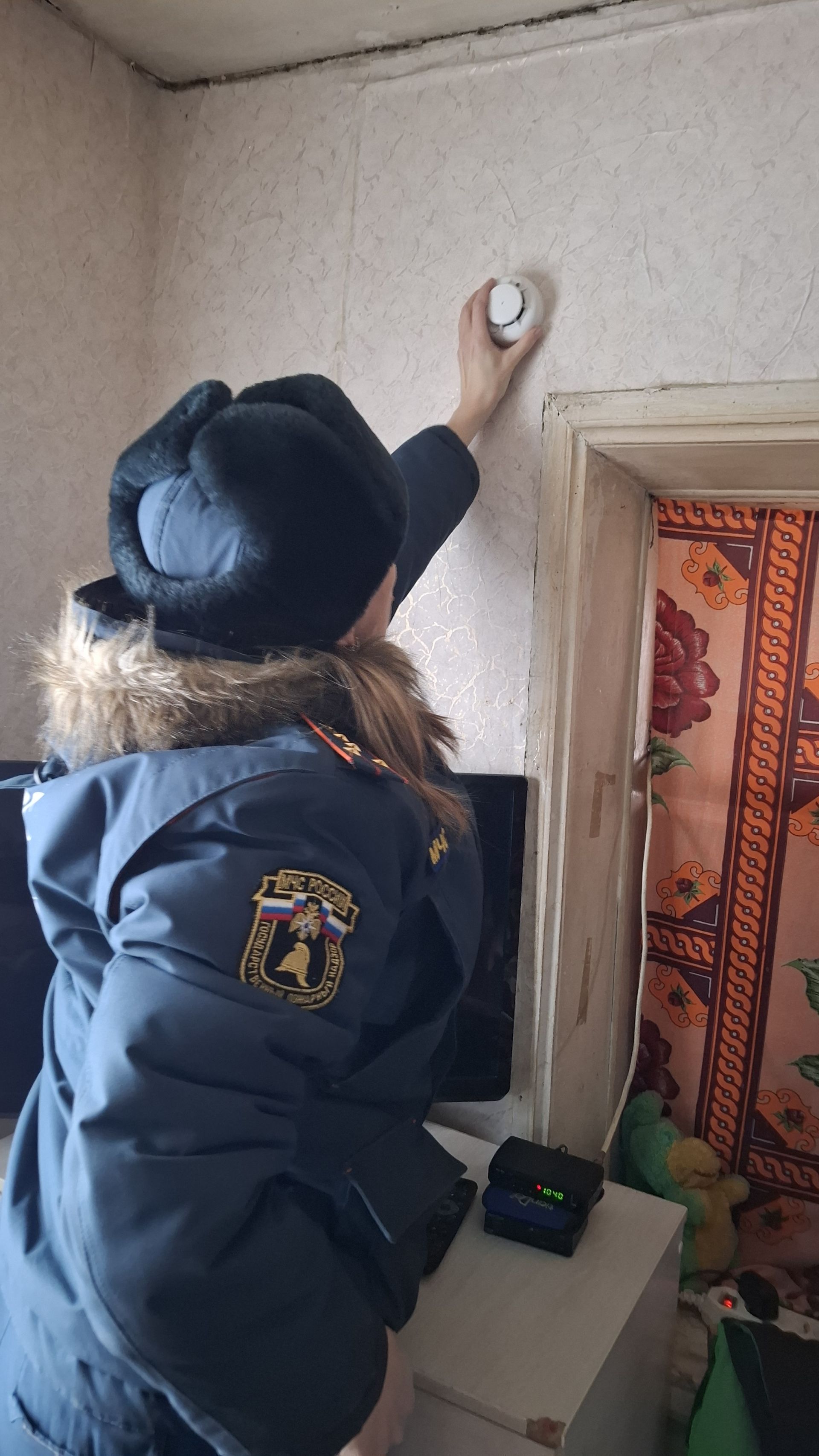 Забота в подарок: как спасатели Заинска помогли многодетным семьям встретить Новый год в безопасности