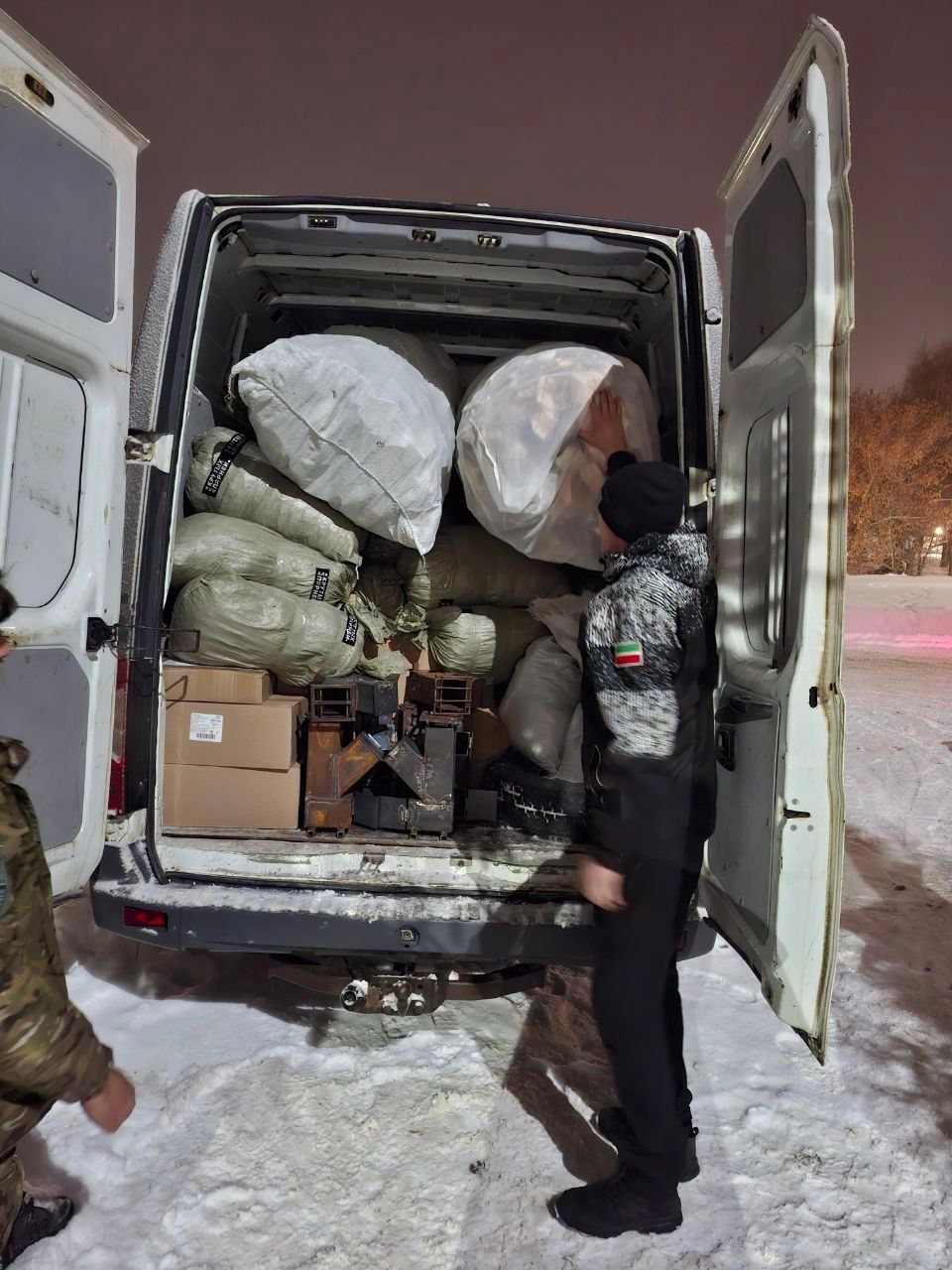 Зәйдән “Газель” машинасында хәрбиләргә гуманитар ярдәм җибәрелде