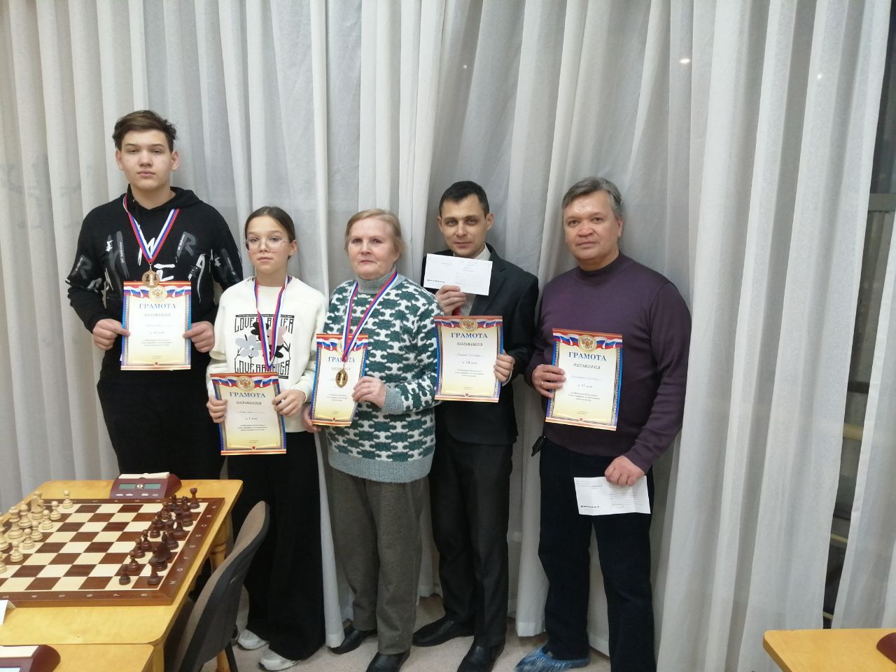 Заинские шахматисты блистают в Альметьевске: как игра в шахматы развивает ум и волю к победе