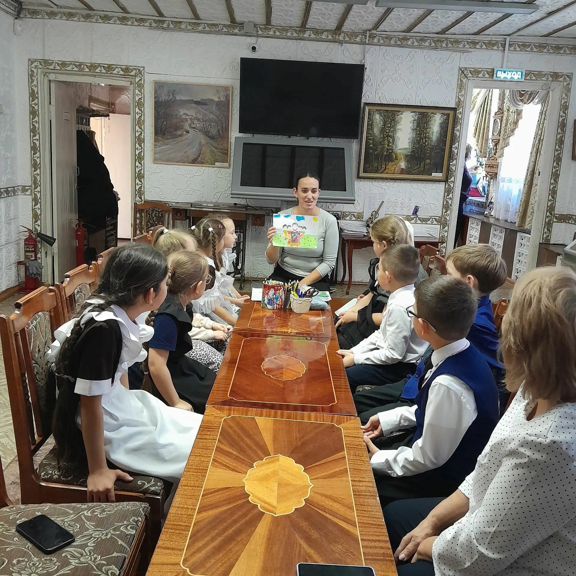 Әтиләр көненә теләкләр галстуклары ясадылар