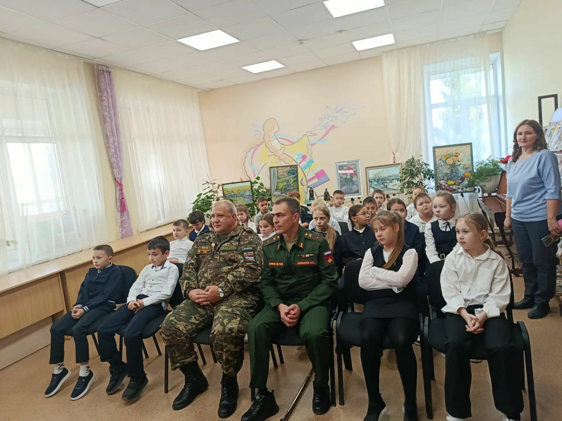 Әтиләр укучылар белән аралашты