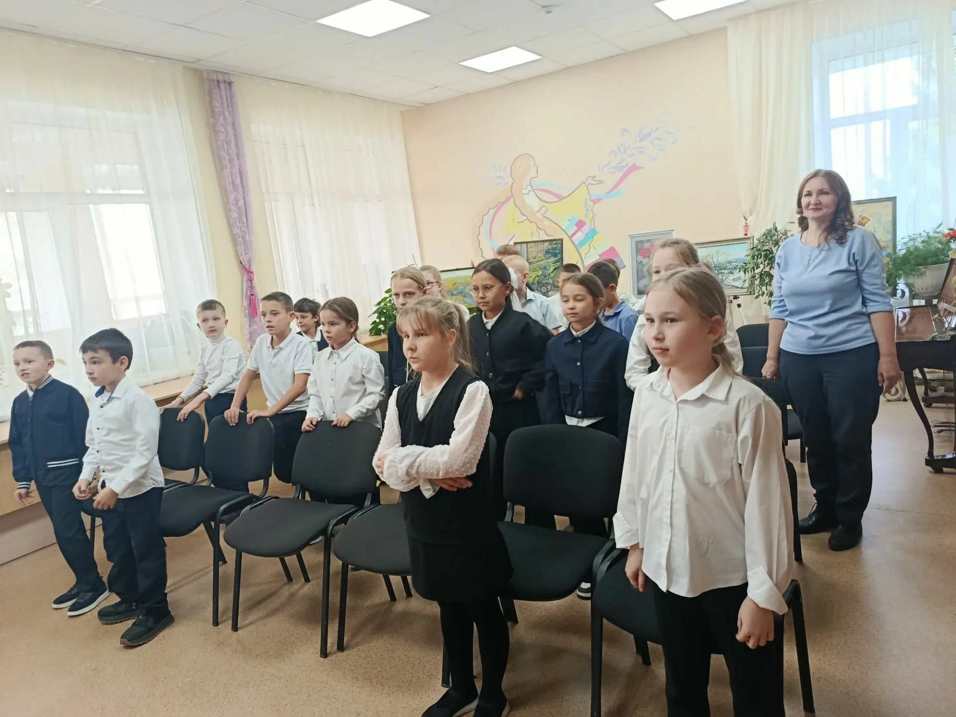 Әтиләр укучылар белән аралашты