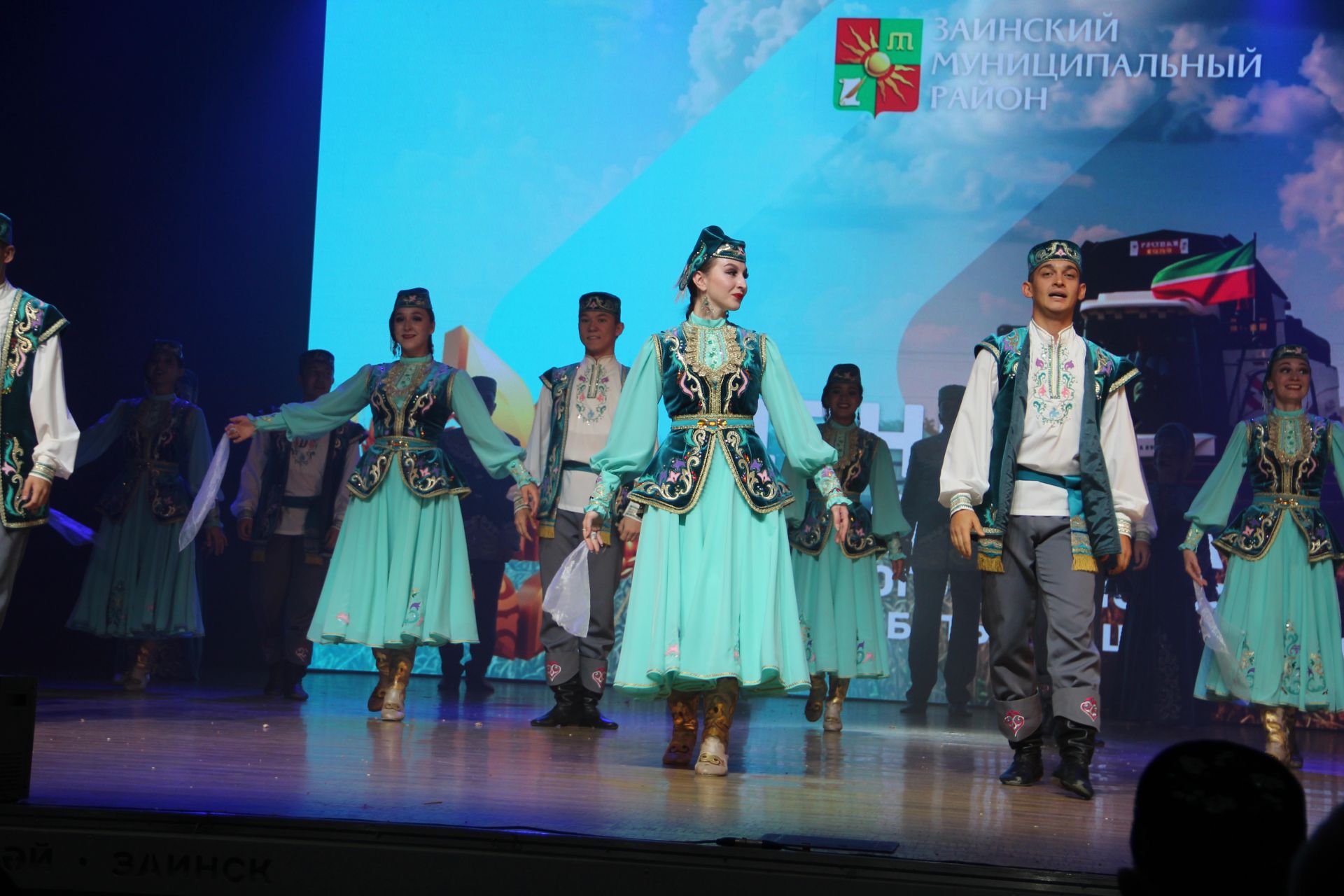 Зәй  игенчеләрен «Уңыш бәйрәме»ндә хөрмәтләделәр: фоторепортаж