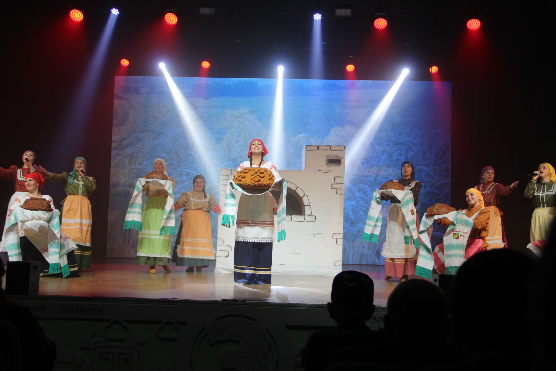 Зәй  игенчеләрен «Уңыш бәйрәме»ндә хөрмәтләделәр: фоторепортаж