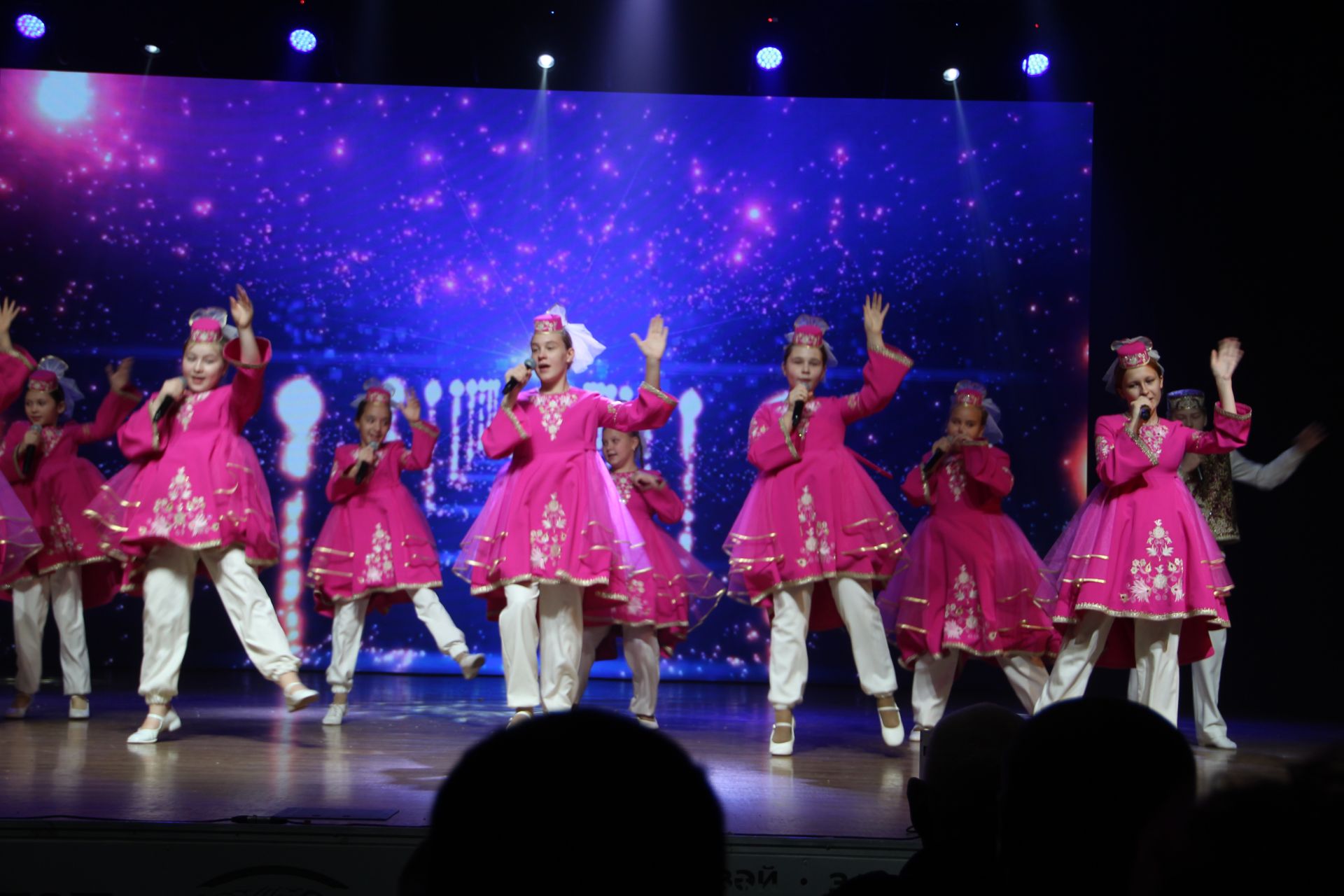Зәй  игенчеләрен «Уңыш бәйрәме»ндә хөрмәтләделәр: фоторепортаж