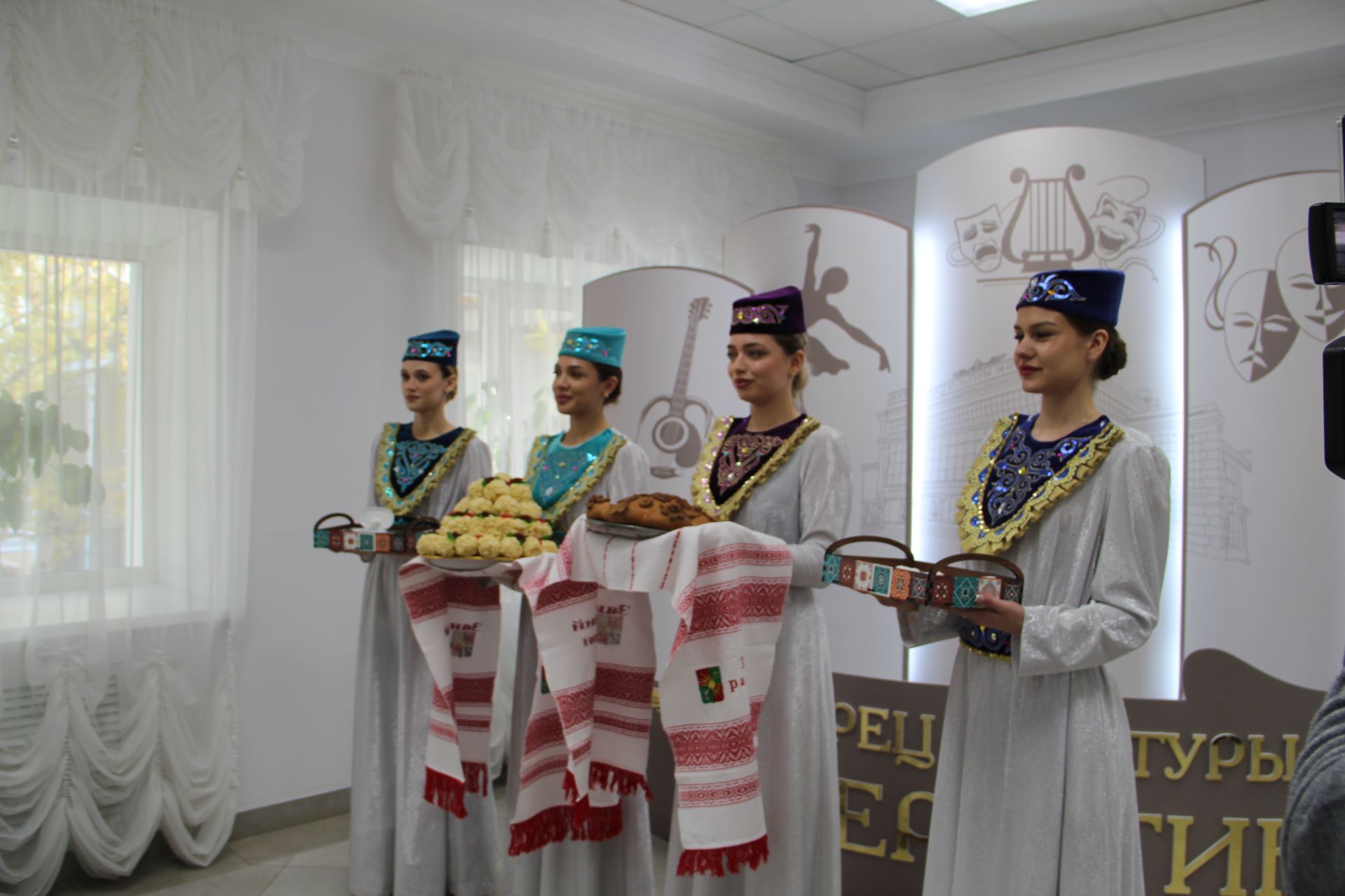 Зәй  игенчеләрен «Уңыш бәйрәме»ндә хөрмәтләделәр: фоторепортаж