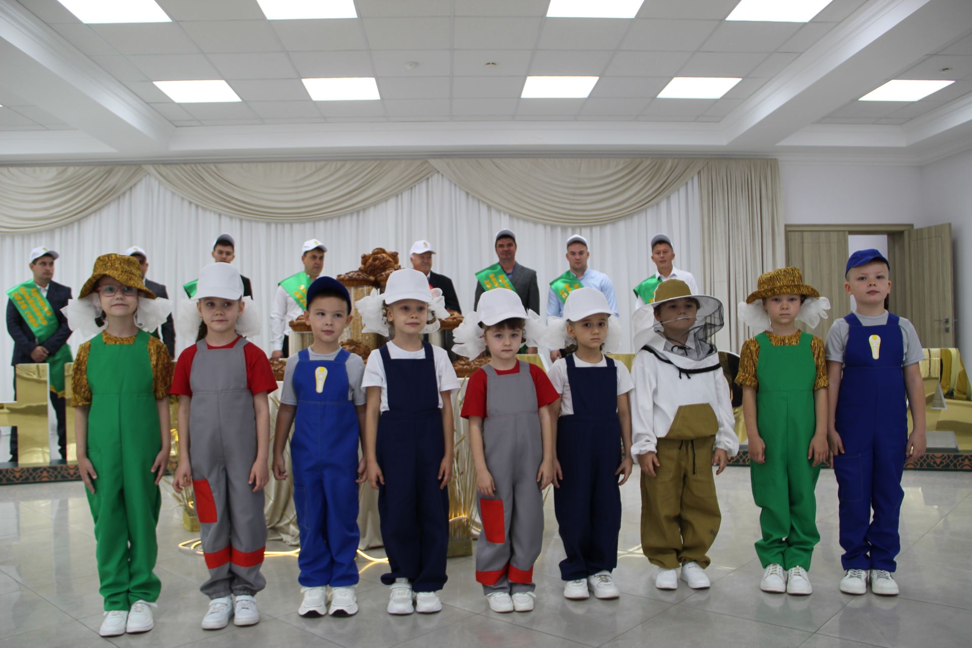 Зәй  игенчеләрен «Уңыш бәйрәме»ндә хөрмәтләделәр: фоторепортаж