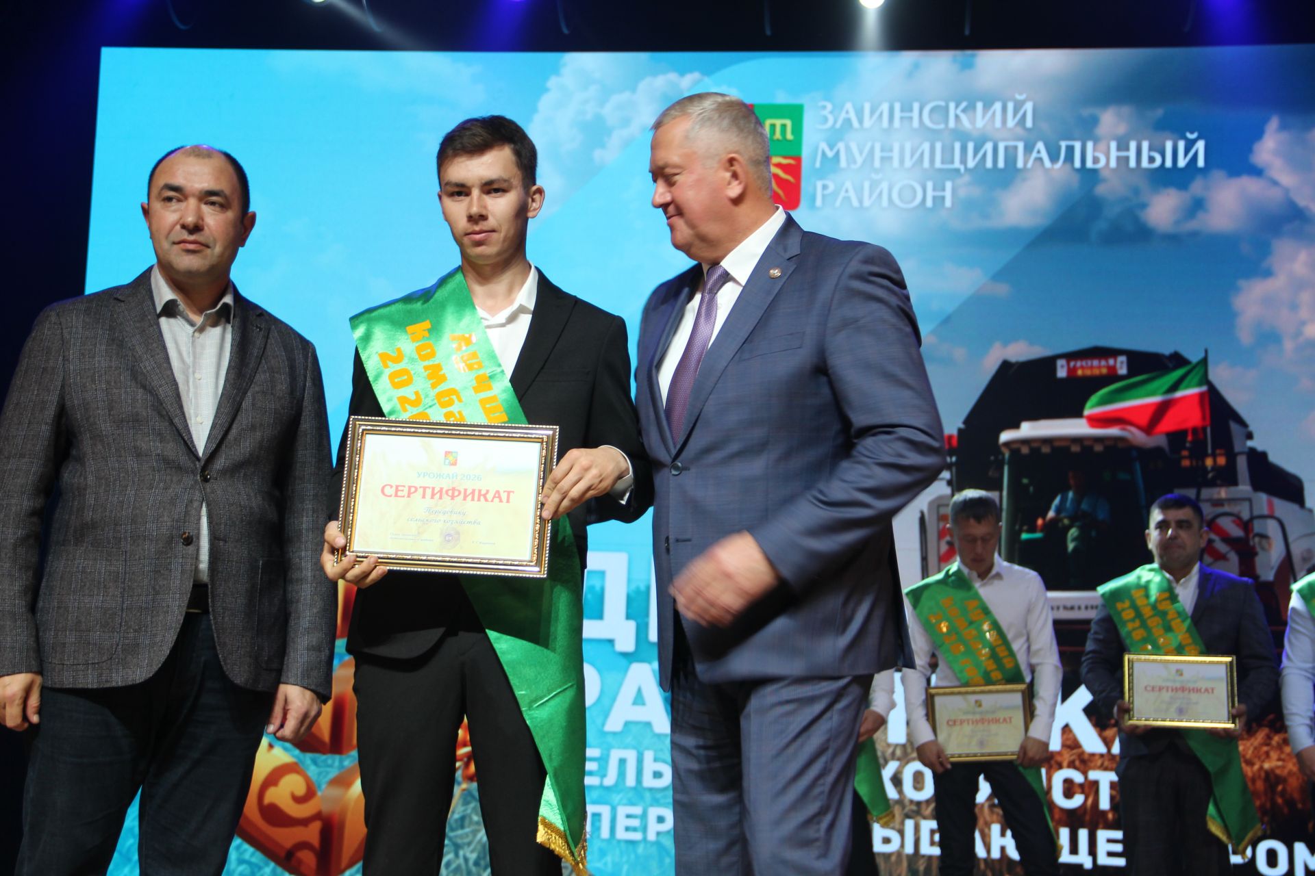 Зәй  игенчеләрен «Уңыш бәйрәме»ндә хөрмәтләделәр: фоторепортаж