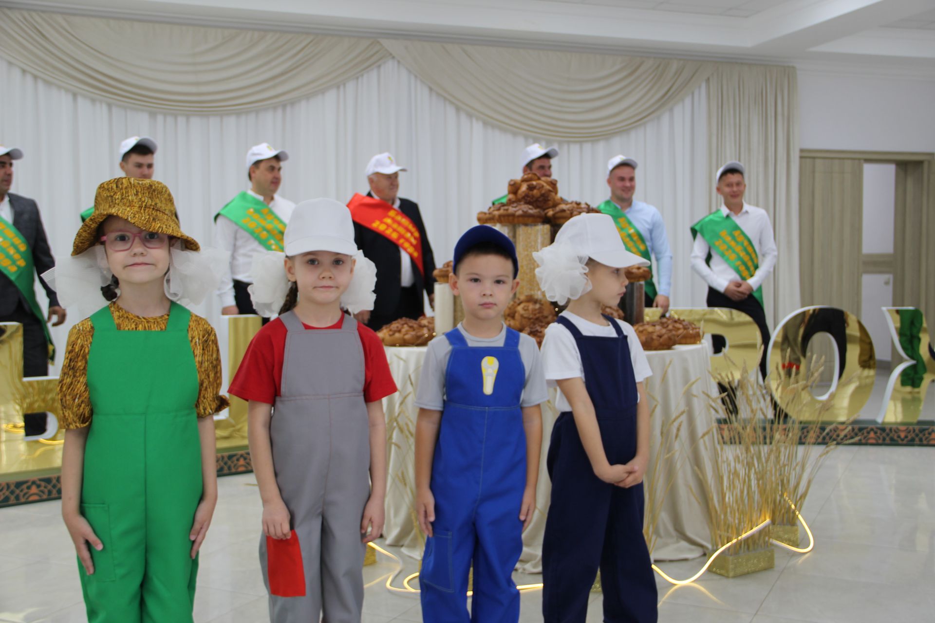 Зәй  игенчеләрен «Уңыш бәйрәме»ндә хөрмәтләделәр: фоторепортаж
