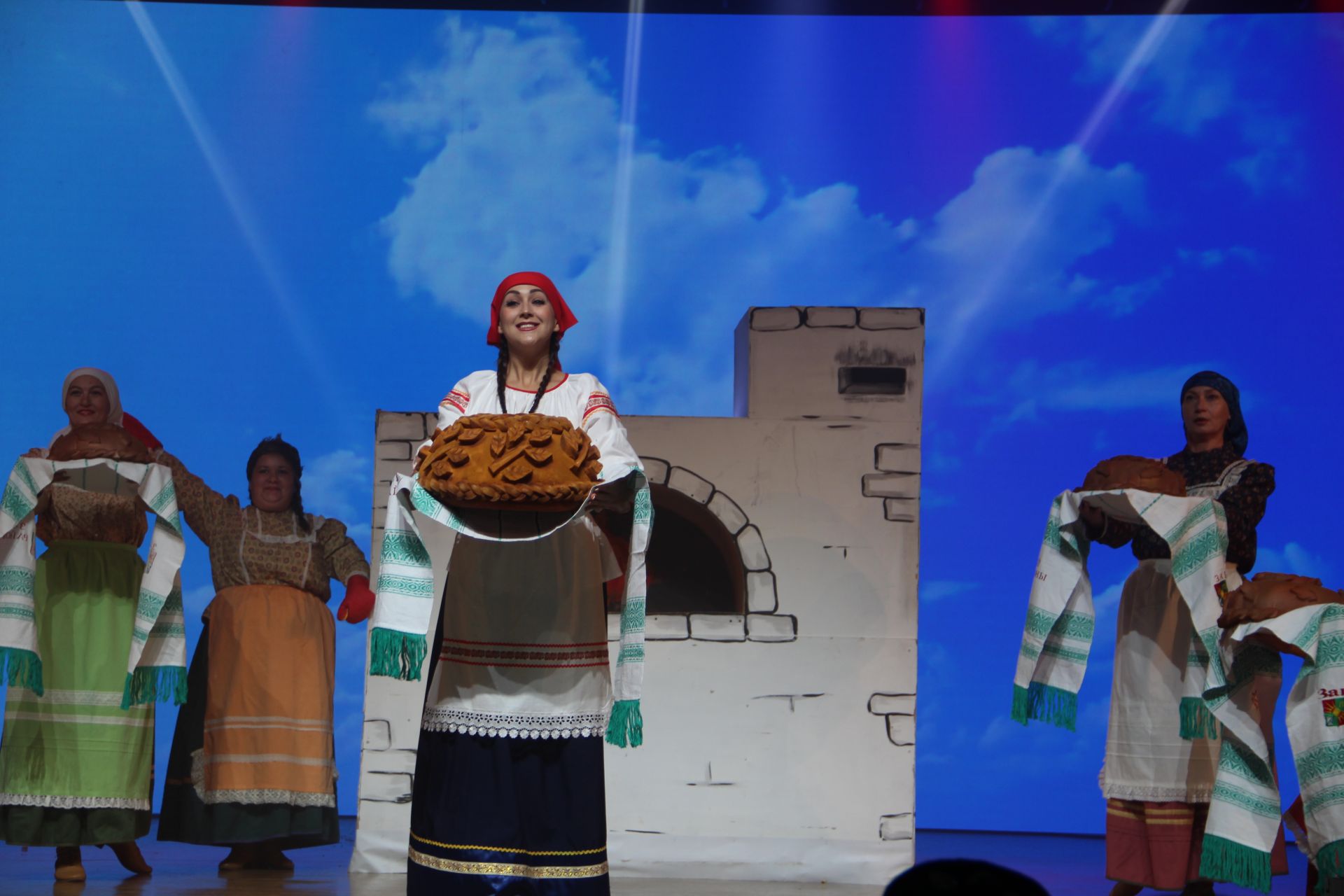 Зәй  игенчеләрен «Уңыш бәйрәме»ндә хөрмәтләделәр: фоторепортаж