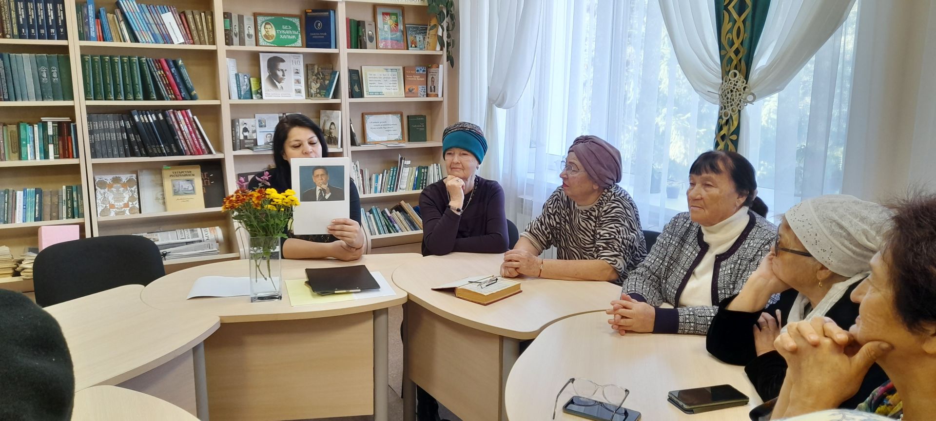 Китапханә кунаклары – өлкәннәр