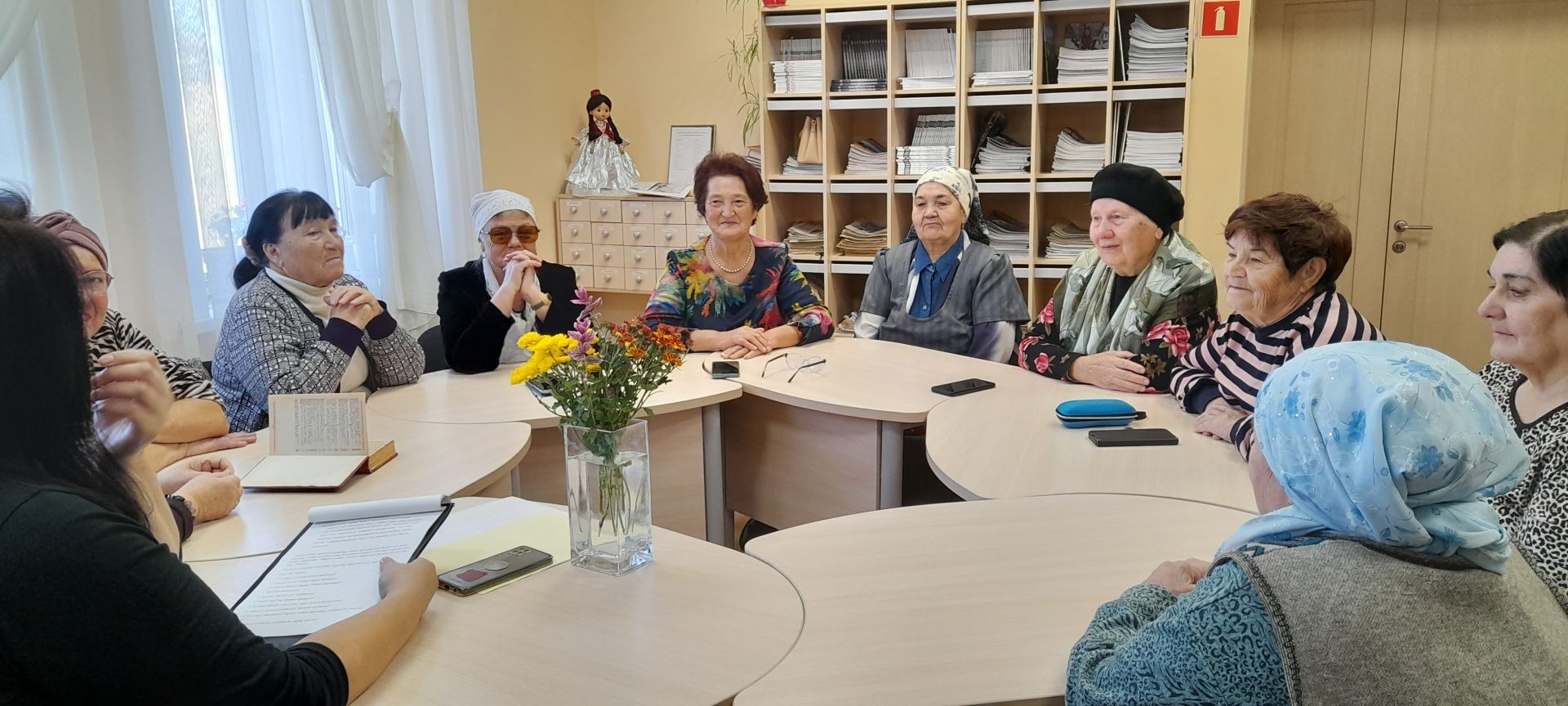Китапханә кунаклары – өлкәннәр