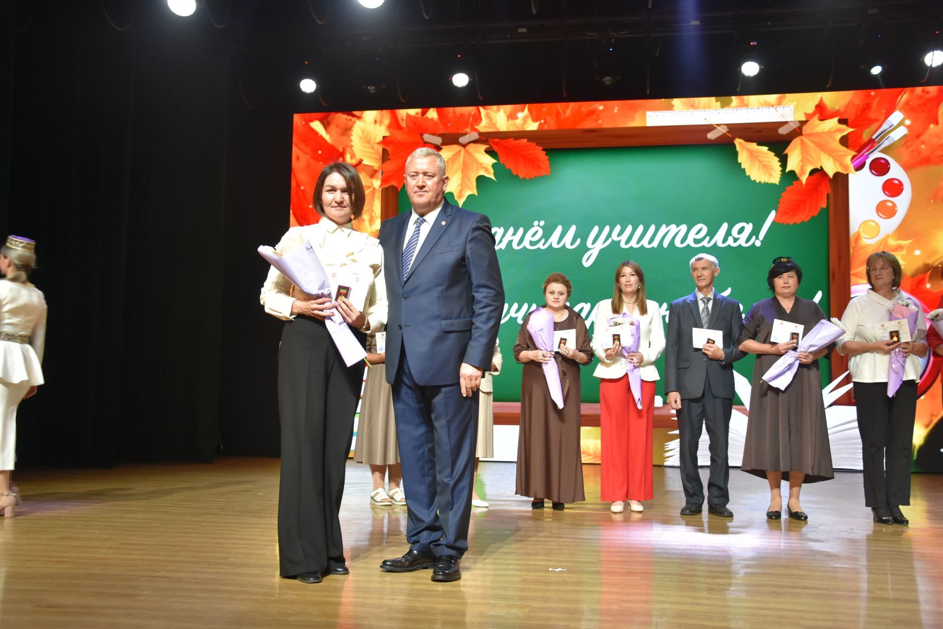 Зәйдә педагоглар бүләкләнде