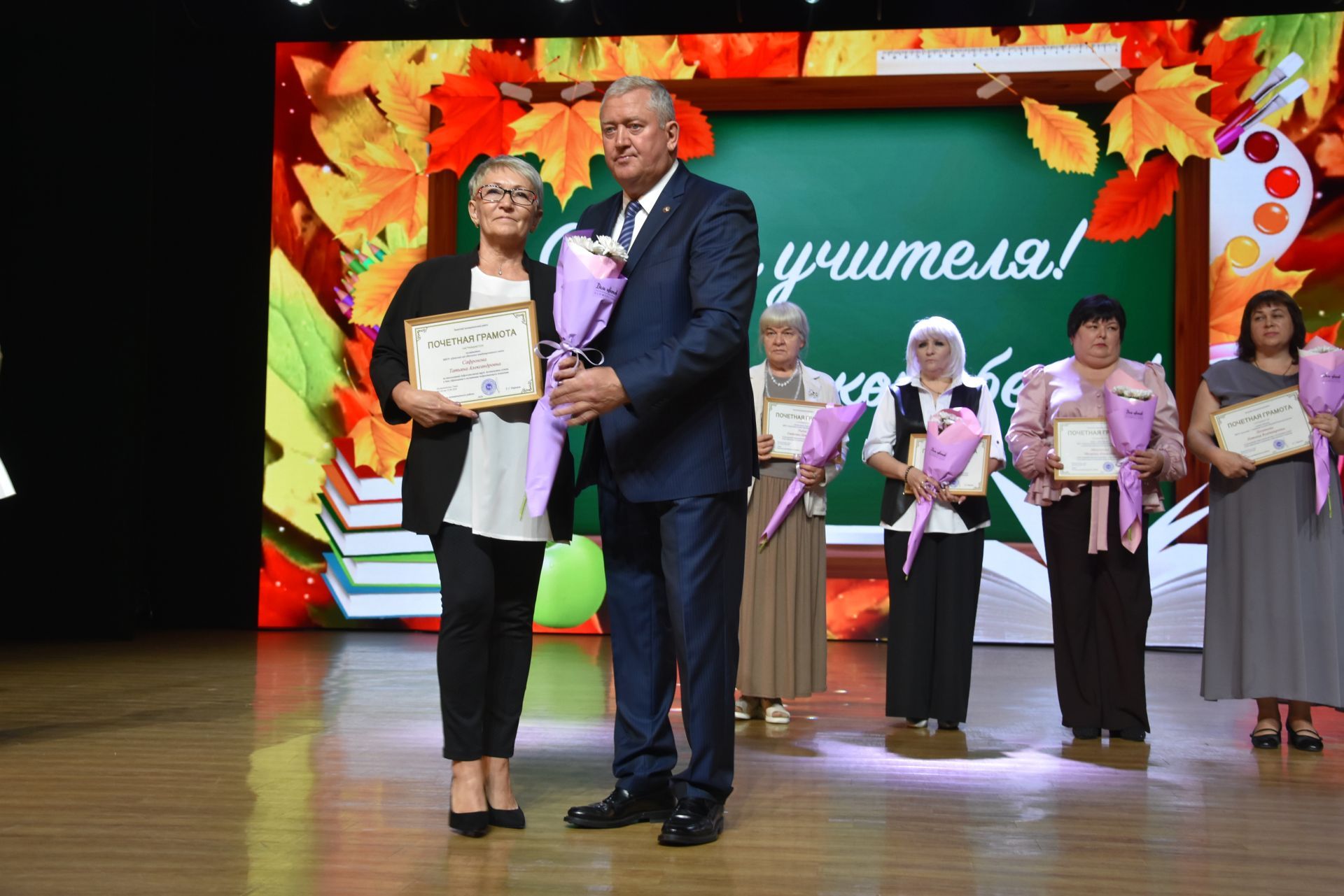 Зәйдә педагоглар бүләкләнде