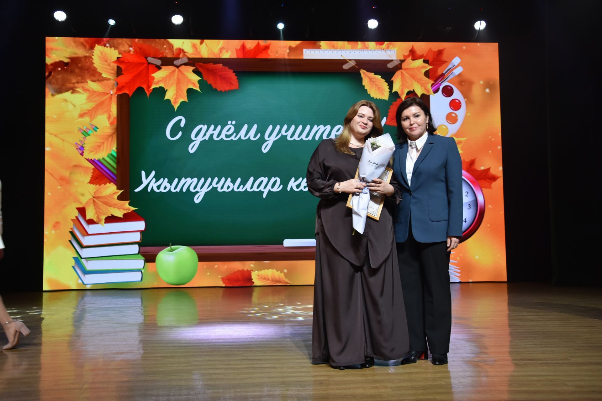 Зәйдә педагоглар бүләкләнде