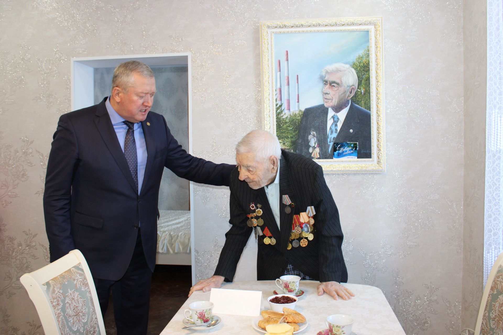 Зәйдә Бөек Ватан сугышы ветеранын Ватанны саклаучылар көне белән котладылар