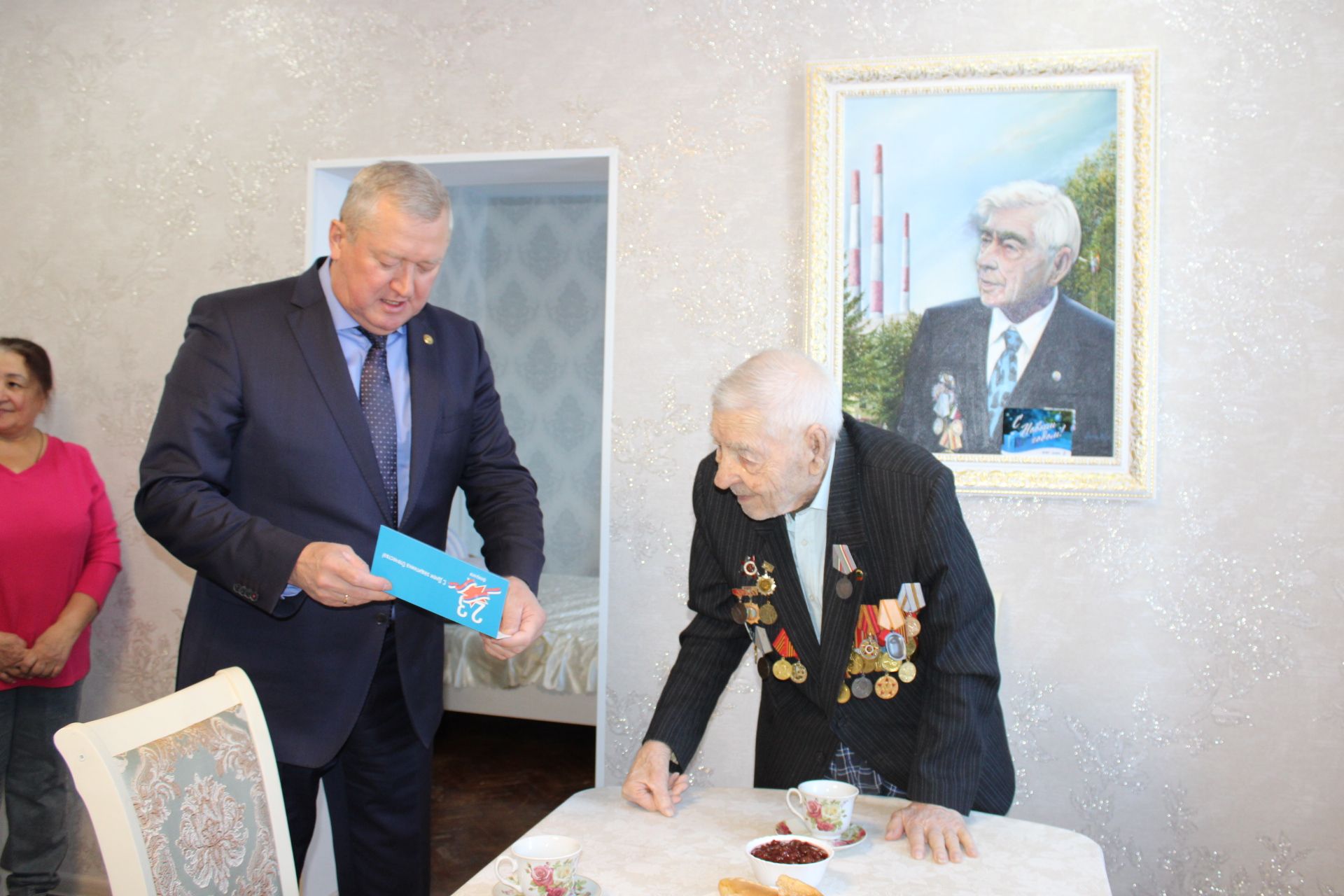Зәйдә Бөек Ватан сугышы ветеранын Ватанны саклаучылар көне белән котладылар