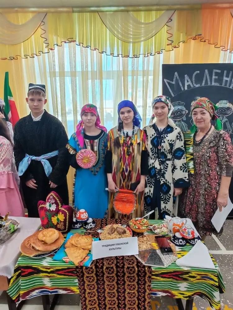 В Заинской школе №1 прошел яркий фестиваль народов России