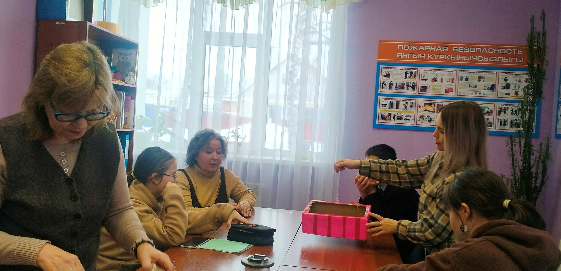 Мирный бистәсендә канатлы дусларны кайгырталар