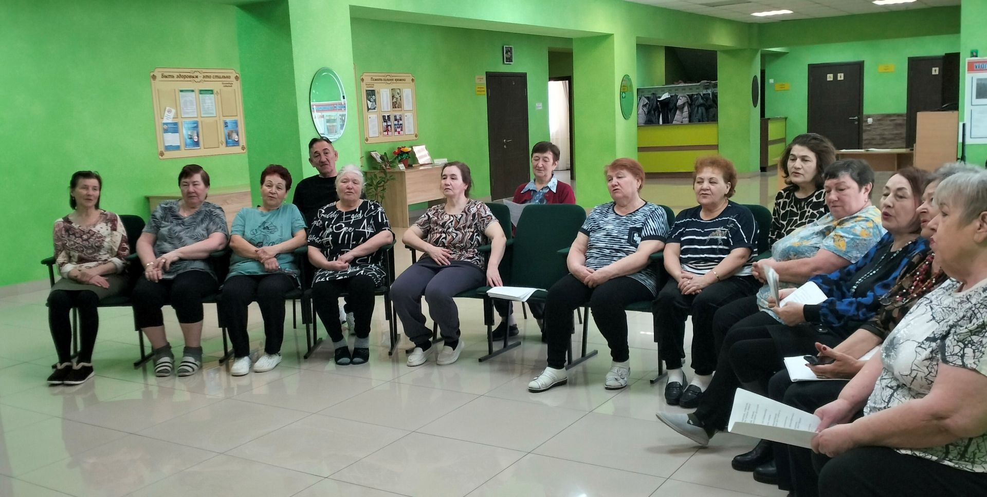 Мирный бистәсендә үткән елларның классик  җырлары буыннарны берләштерде