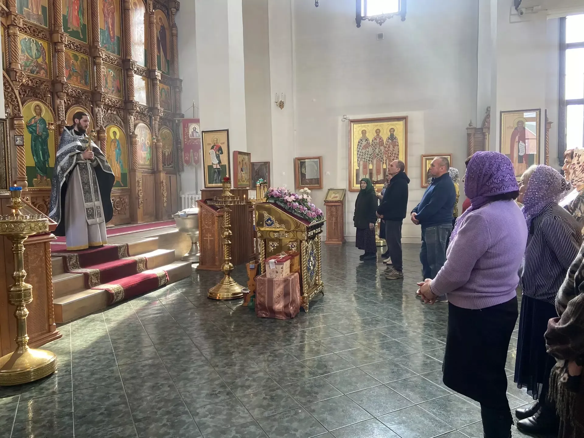Середина поста: зачем верующие сегодня собрались в Свято-Троицком соборе