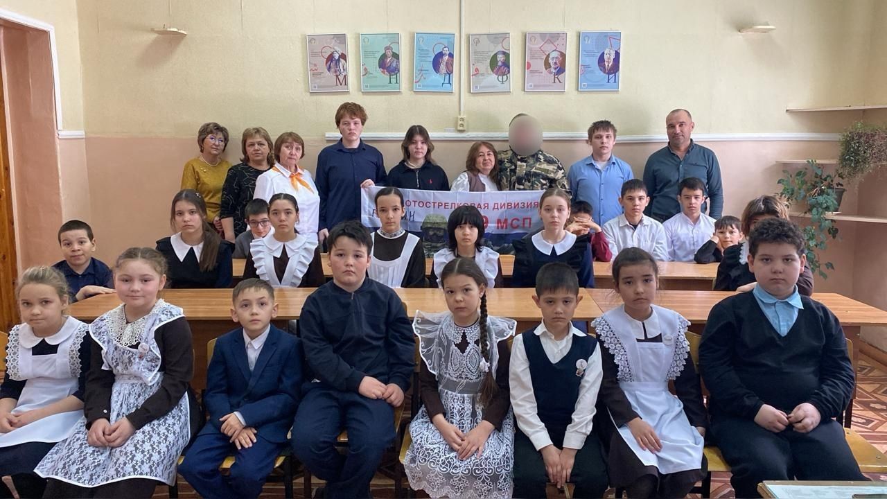 Бигеш мәктәбендә махсус хәрби операциядә катнашучы белән очрашу үтте