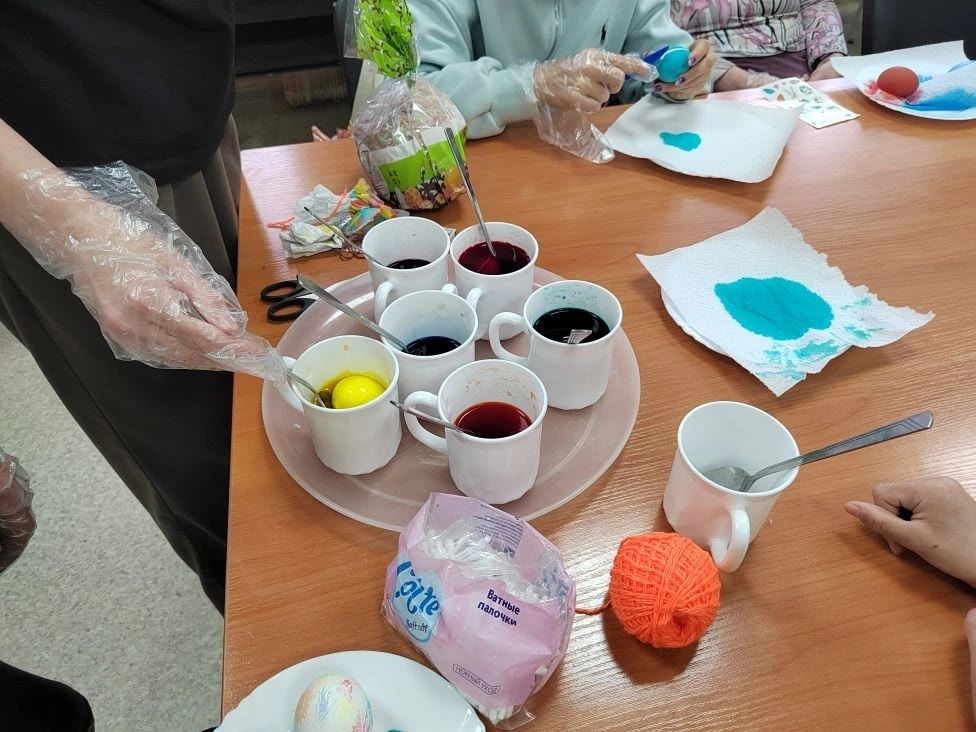 Зәйдә социаль хезмәт алучылары өчен йомырка буяу буенча мастер-класс үткәрелде