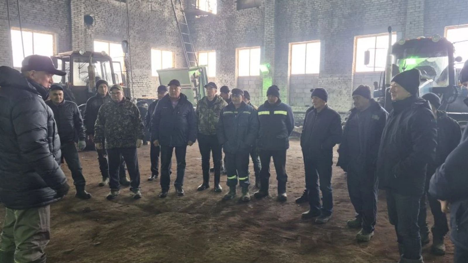 Район башлыгы хуҗалыкларда язгы кыр эшләре барышы белән танышты
