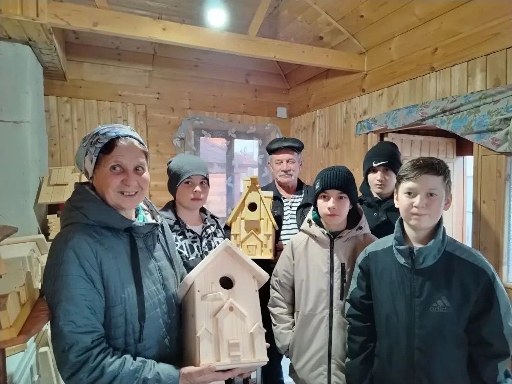 Югары Пәнәче балалары агач эше остасы янында булды