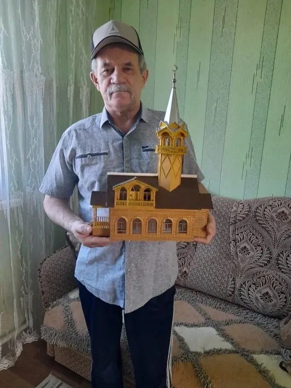 Югары Пәнәче балалары агач эше остасы янында булды