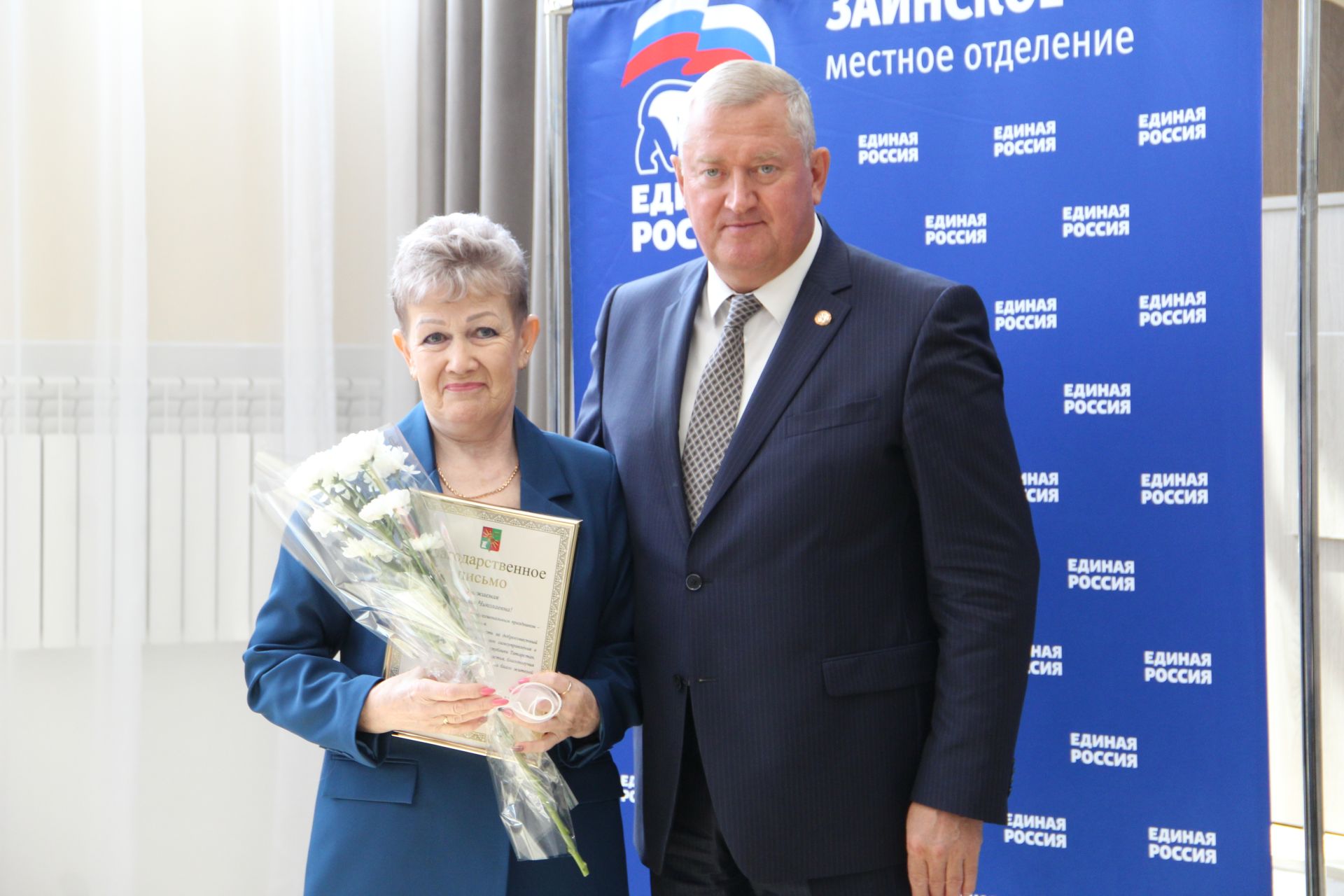 Зәйдә җирле үзидарә хезмәткәрләрен хөрмәтләделәр