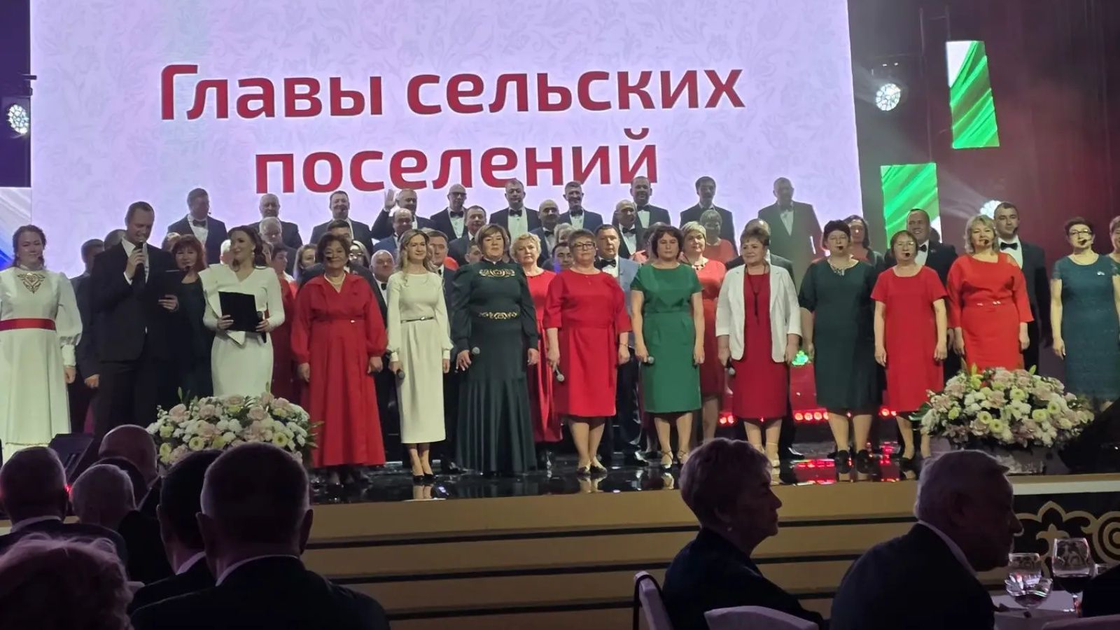 Заинские главы сельских поселений выступили в хоре муниципальных служащих на празднике в Казани