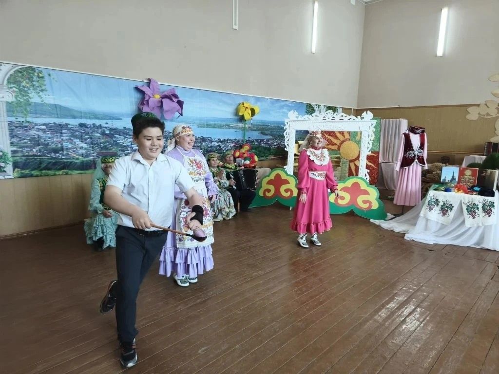 Район мәдәният йортында укучылар өчен татар мәдәнияте көне узды
