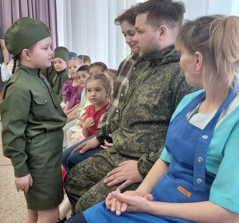В детском саду Заинска прошла встреча с участником СВО