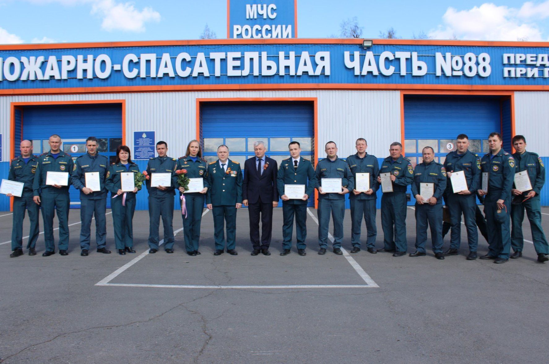 В Заинске пожарных поздравили с профессиональным праздником