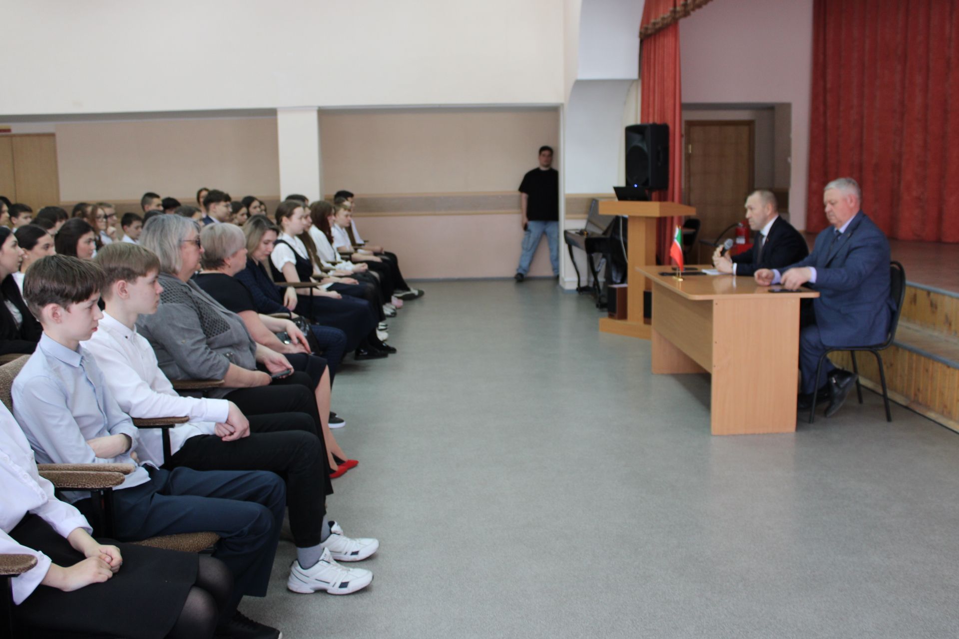 Депутат Ринат Фазылов Зәйгә эшлекле визит белән килде