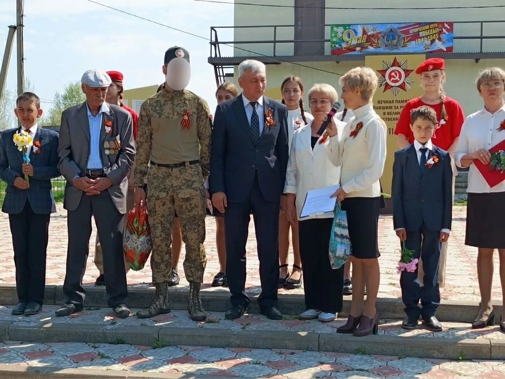 Югары Мәлемдә әтиле-уллы Ватаныбыз  сакчылары авыл халкын Җиңү көне белән котлады